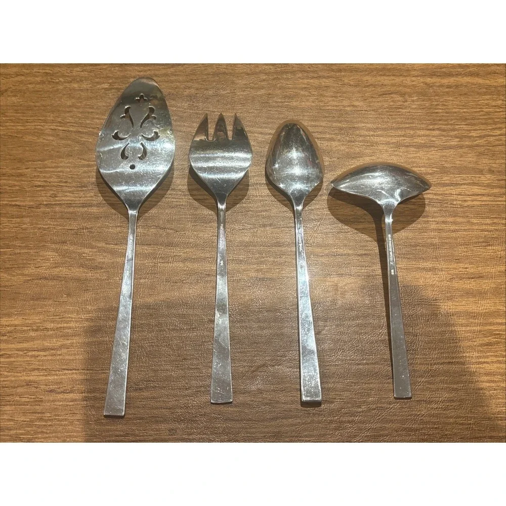 International Silver 1847 Rogers Silverplate  SILVER LACE- 7 Serving Pcs.